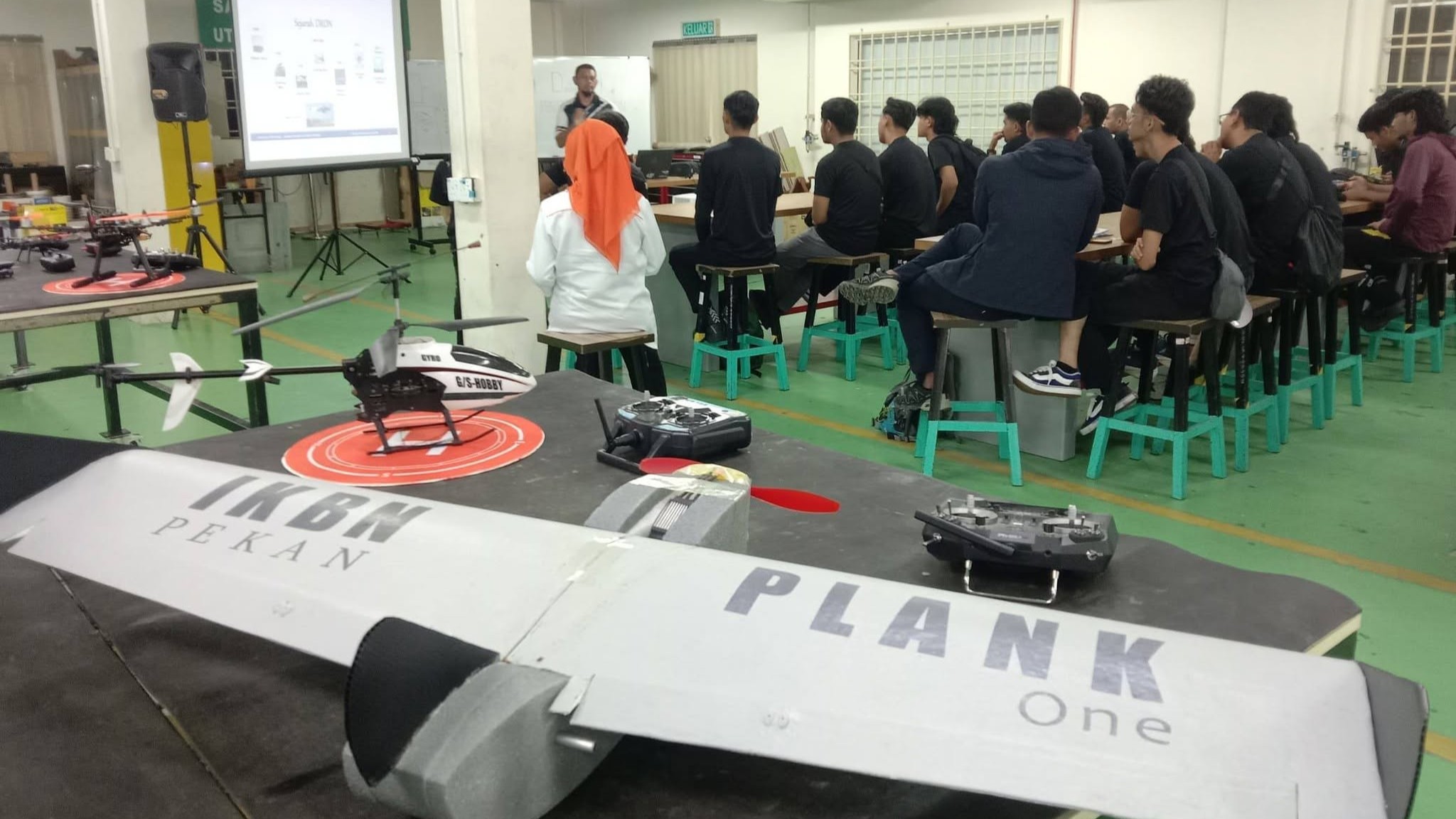 40 Belia Sertai Kursus Pengenalan Drone di Jabatan Pesawat IKBN  Pekan