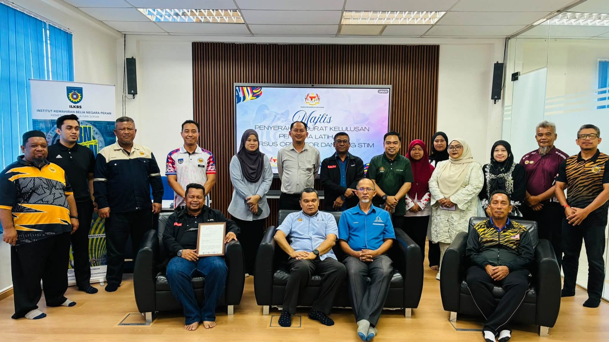 Majlis Penyerahan Surat Kelulusan Penyedia Latihan Kursus Operator Dandang Stim