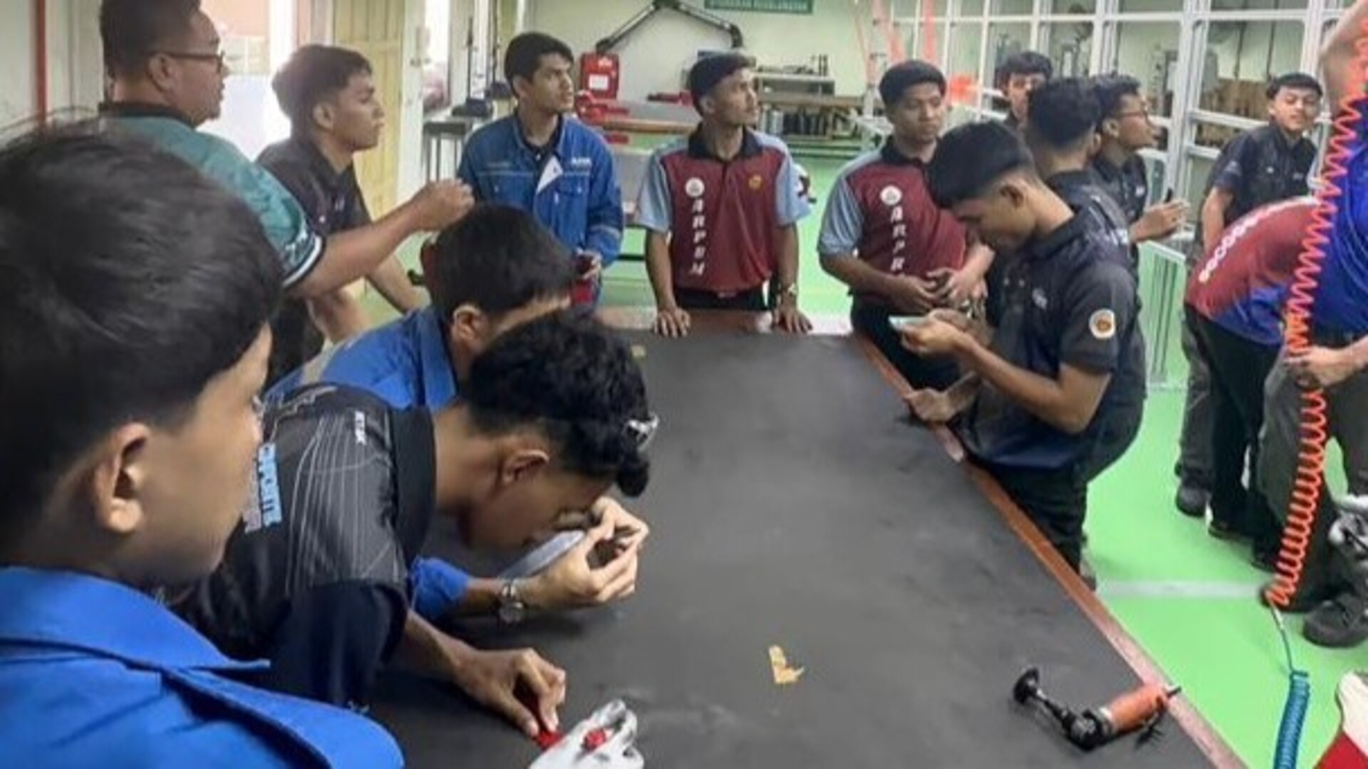 Pelajar Kreatif Hasilkan Keychain daripada Sisa Komposit