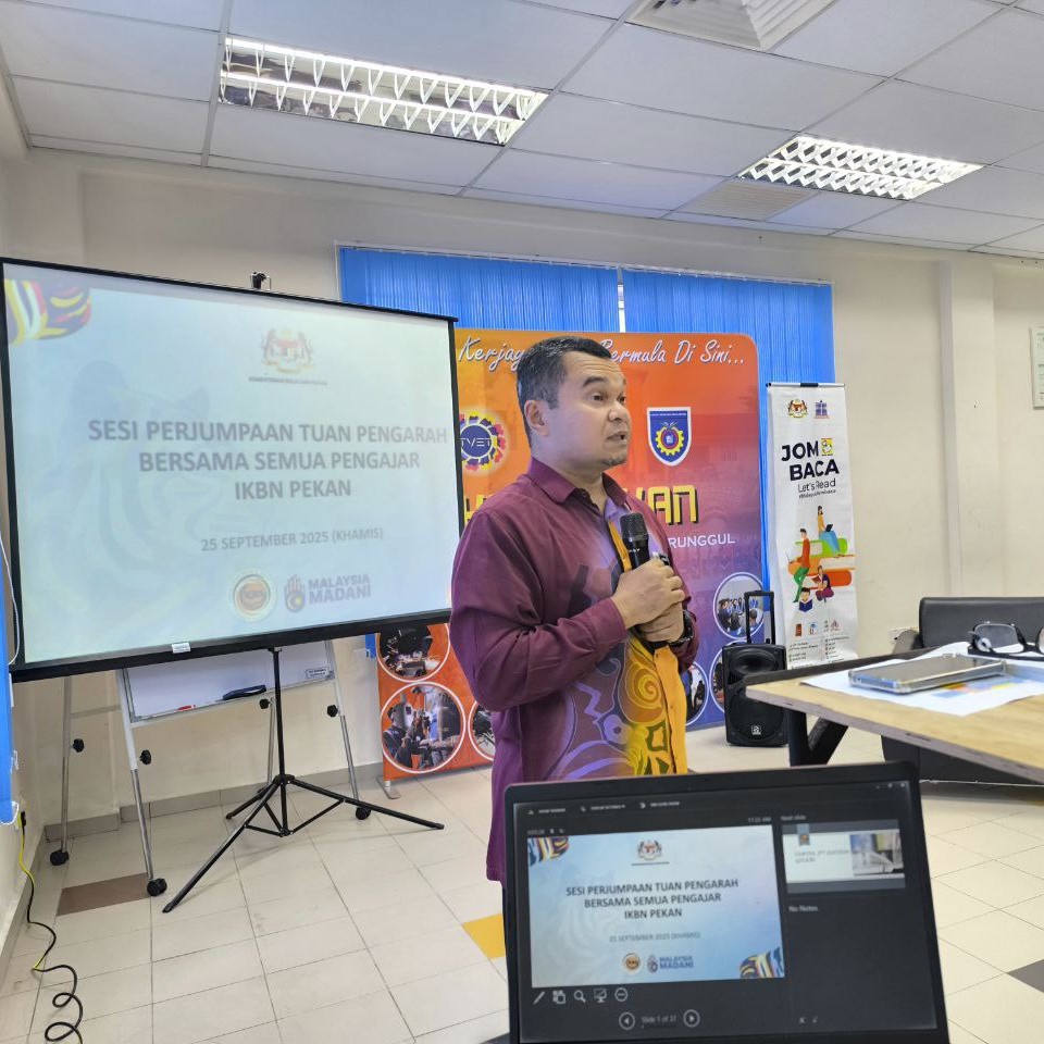 SESI PERJUMPAAN PENGARAH BERSAMA PENGAJAR IKBN PEKAN