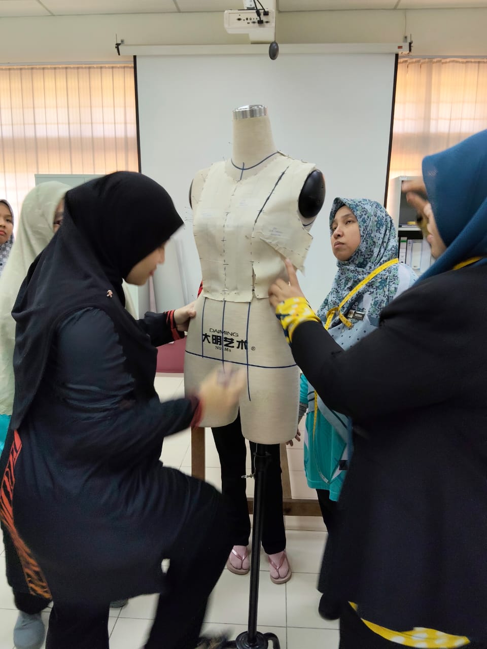 KURSUS INHOUSE CORSET GOWN WEDDING WEAR