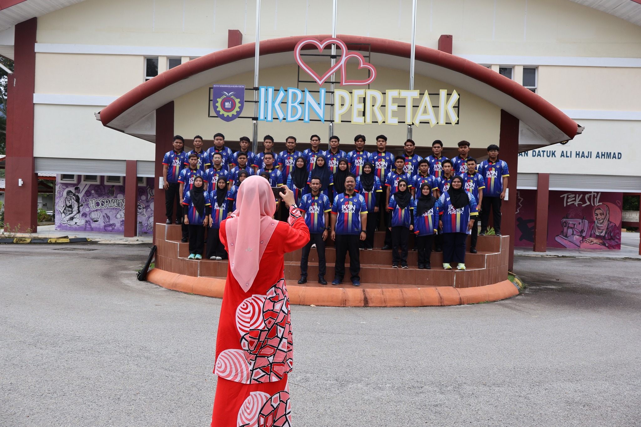 LAPORAN TAHUNAN 2025 MENYATUKAN WARGA, MERAKAM SEMANGAT