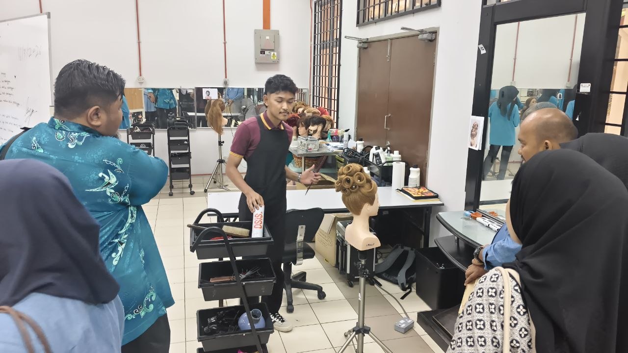 KUNJUNGAN HORMAT JALINAN STRATEGIK BERSAMA YAYASAN BASMI KEMISKINAN (YBK)
