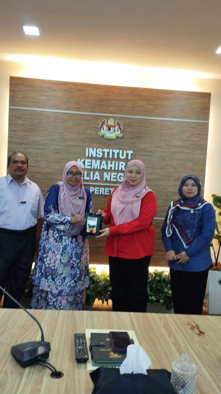 IKBN PERETAK SAMBUT KUNJUNGAN HORMAT SMK SYED MASHOR TEROKA KERJASAMA PENGANJURAN PERINGKAT DAERAH HULU SELANGOR