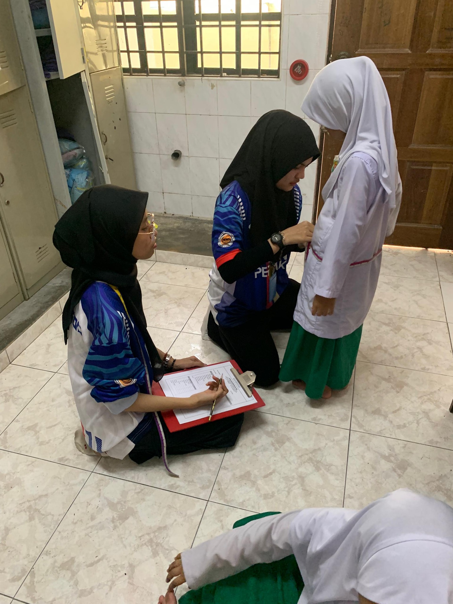 LAWATAN & AKTIVITI MENGUKUR BAJU RAYA ANAK YATIM ASNAF YBK GESIR SEMPENA PROGRAM IHYA RAMADAN IKBN PERETAK