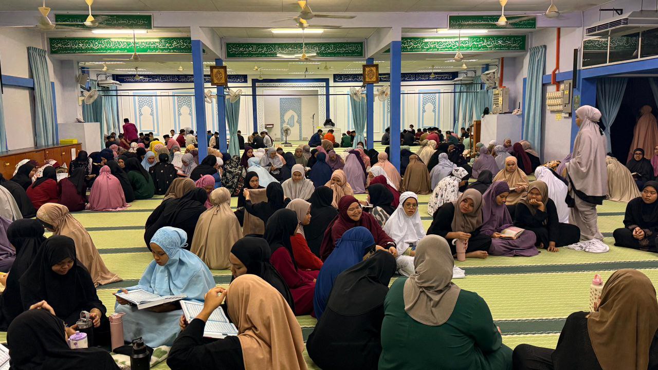 PROGRAM TADARUS AL-QURAN, SOLAT TARAWIH BERJEMAAH & MOREH