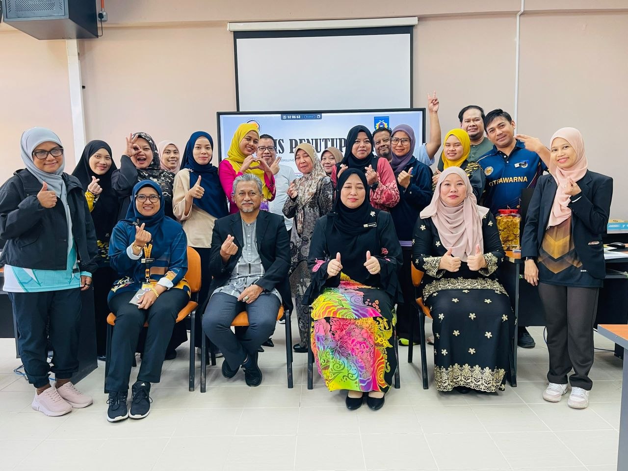 KURSUS DIGITAL TECHNICAL PACKET AND CATALOGUE FOR FASHION DESIGNERS