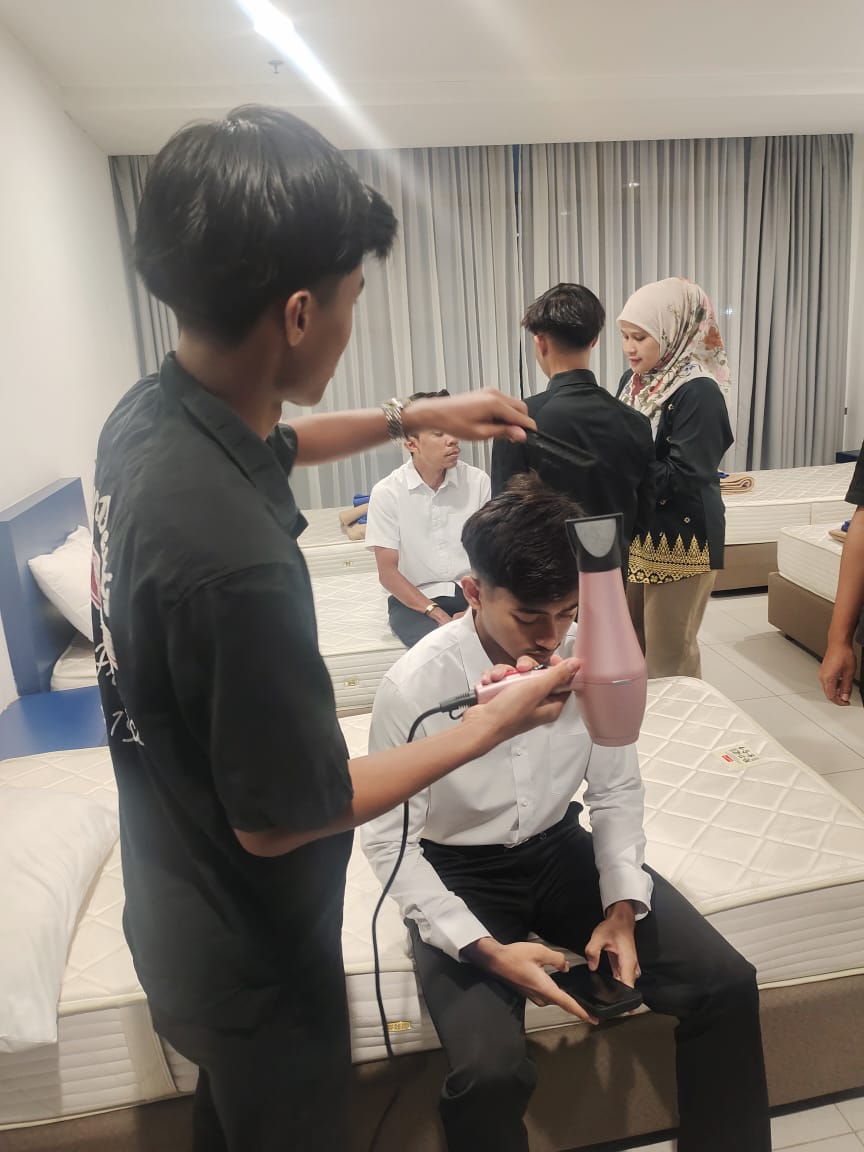 PELAJAR JABATAN TEKNOLOGI KOSMETOLOGI IKBN PERETAK BERI SENTUHAN PROFESIONAL DI MAJLIS ANUGERAH SUKAN NEGARA 2025