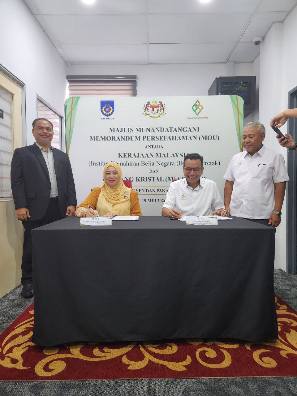 IKBN PERETAK METERAI MOU BERSAMA PELUANG KRISTAL (M) SDN. BHD. :- PERKUKUH KERJASAMA INDUSTRI TVET