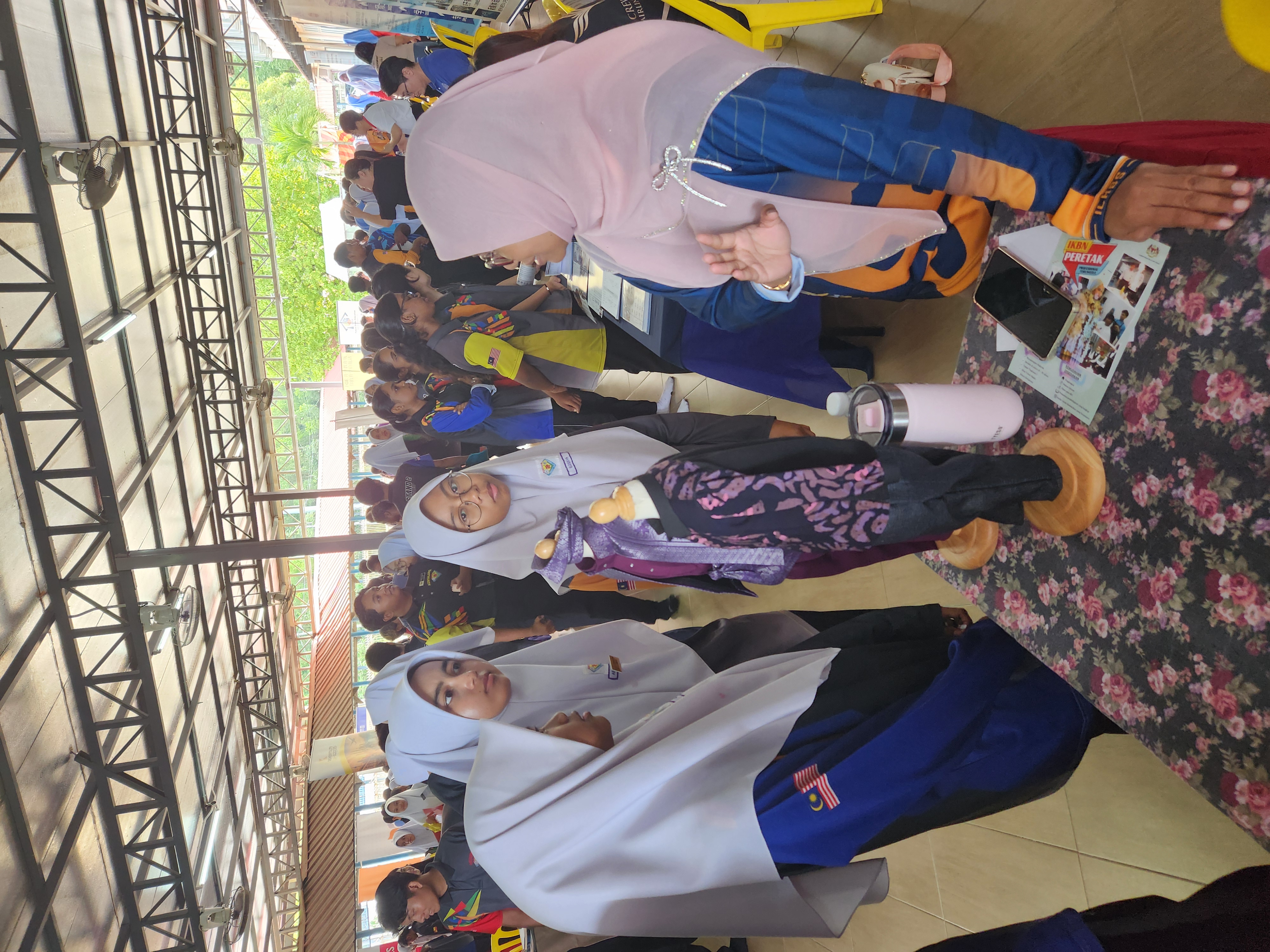 IKBN PERETAK TARIK PERHATIAN PELAJAR DI KARNIVAL PENDIDIKAN KERJAYA SMK TAMAN DESA 2
