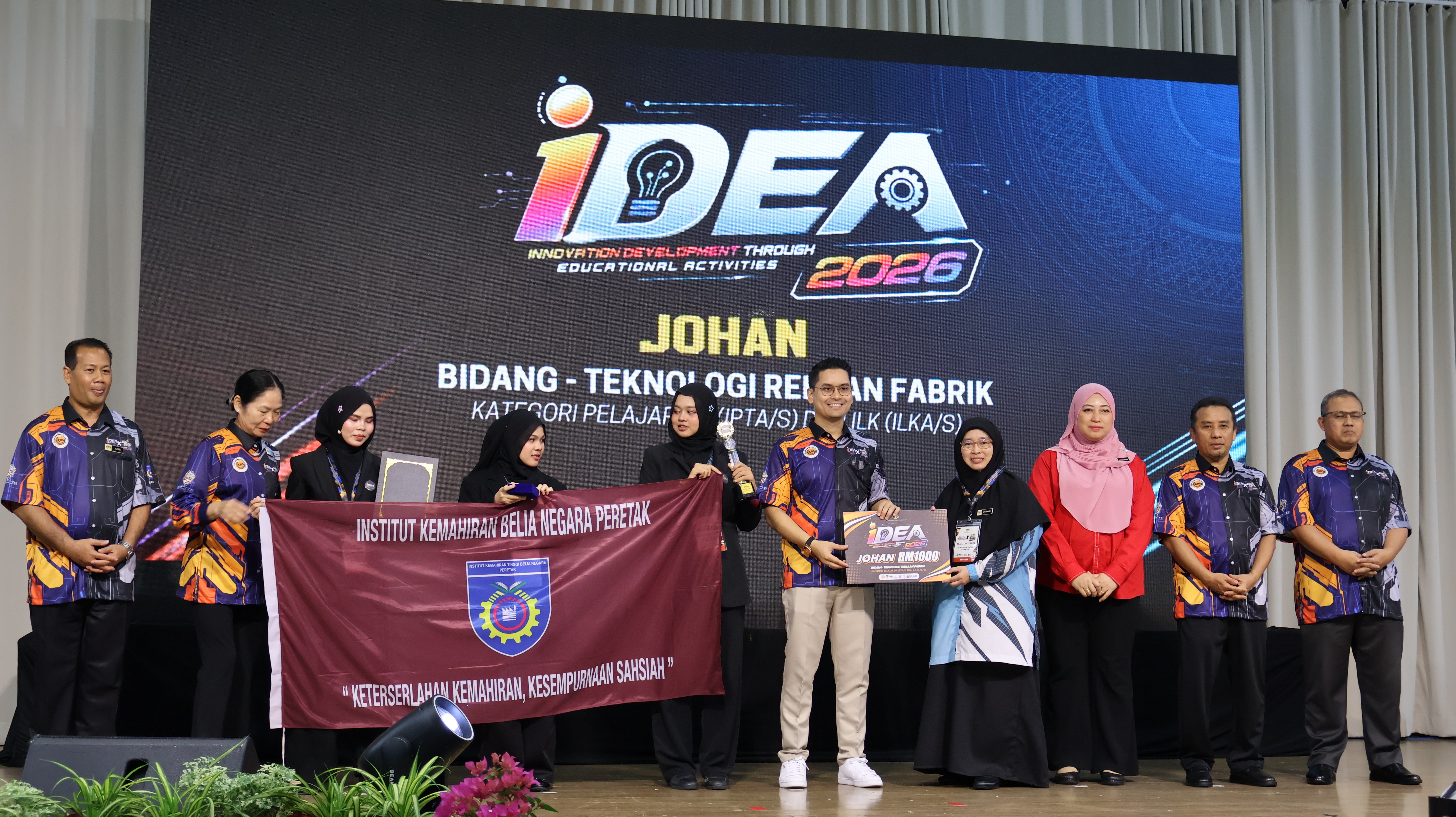 PINGAT EMAS DAN TEMPAT PERTAMA MILIK MULTISTITCH CLIMBER LUGGAGE DARIPADA IKBN PERETAK!