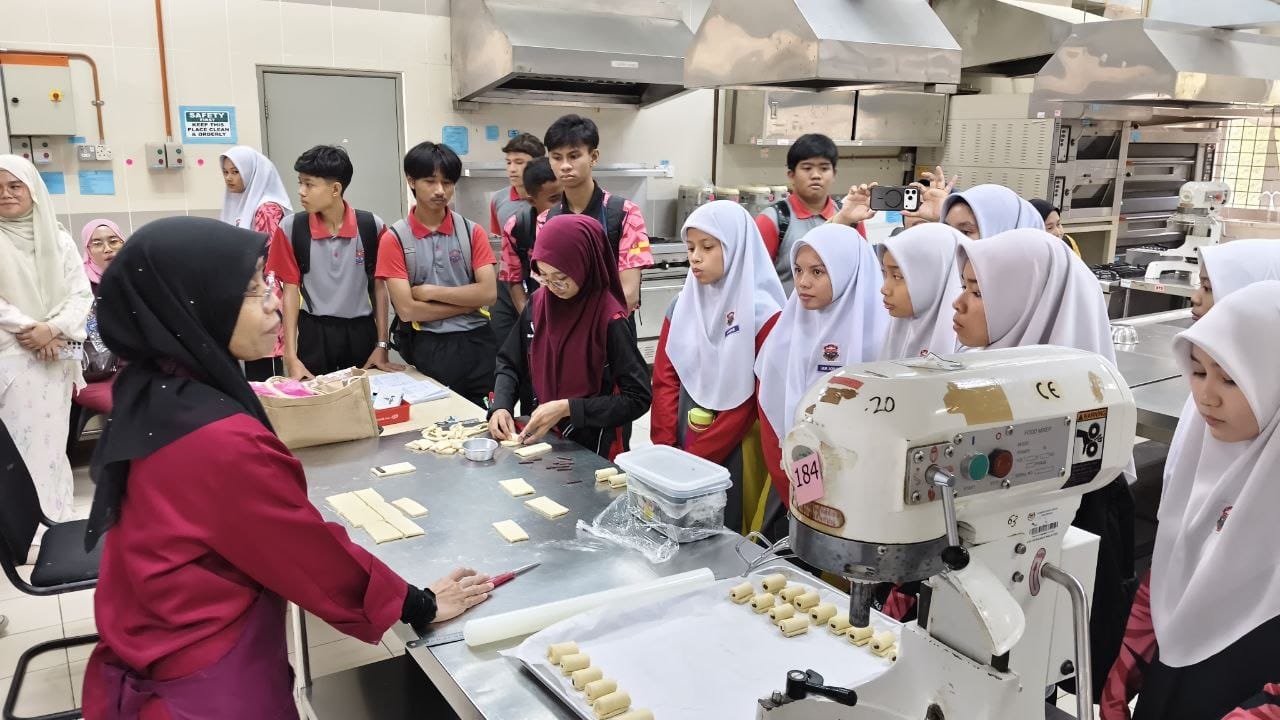 PEMANGKIN HALA TUJU TVET: IKBN PERETAK SUNTIK INSPIRASI BUAT 40 PELAJAR SMK SUNGAI KERTAS