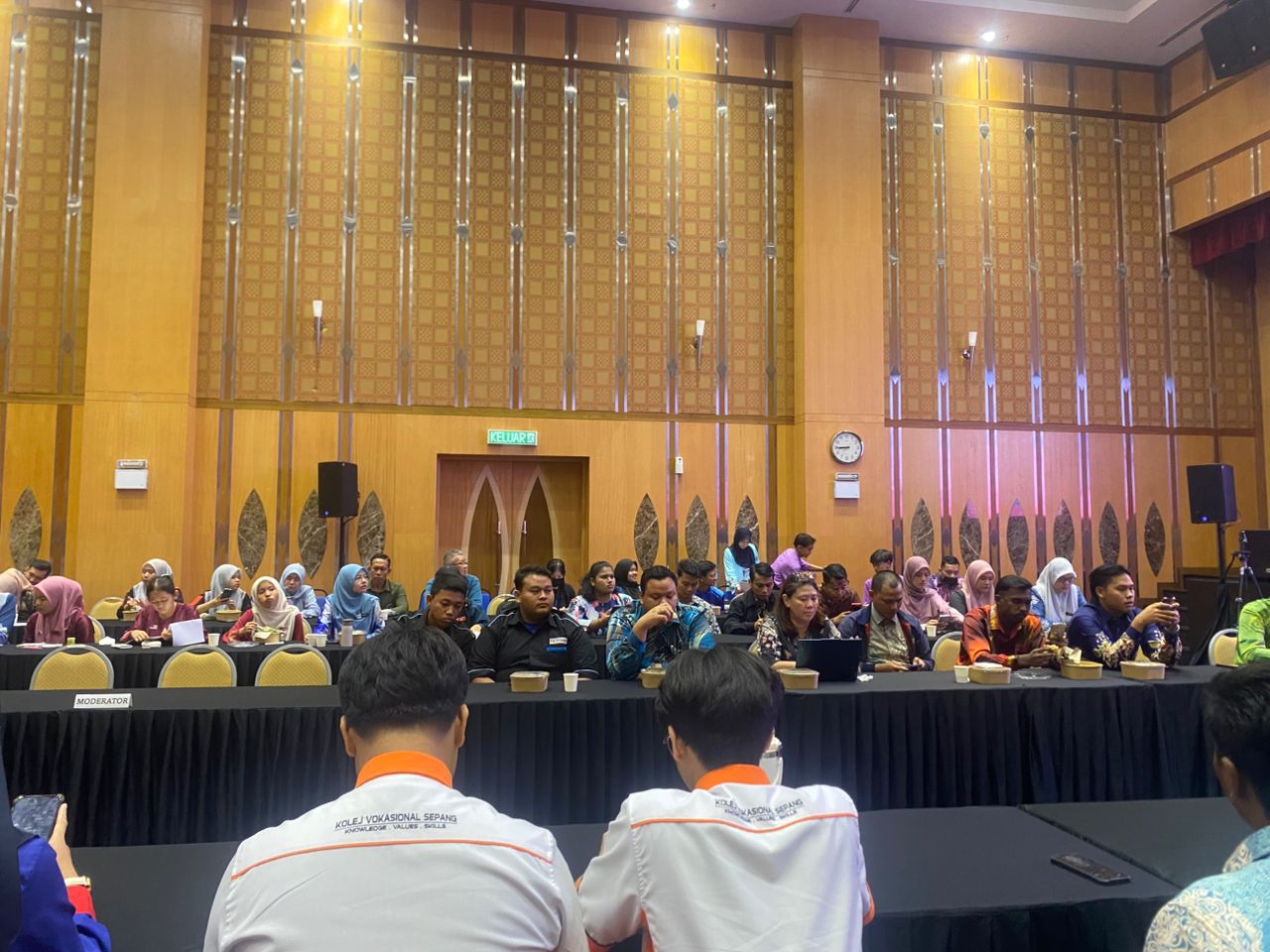 PERSIDANGAN MEJA BULAT BELIA-"MENOKTAHKAN BULI, MEMBINA GENERASI PRIHATIN"