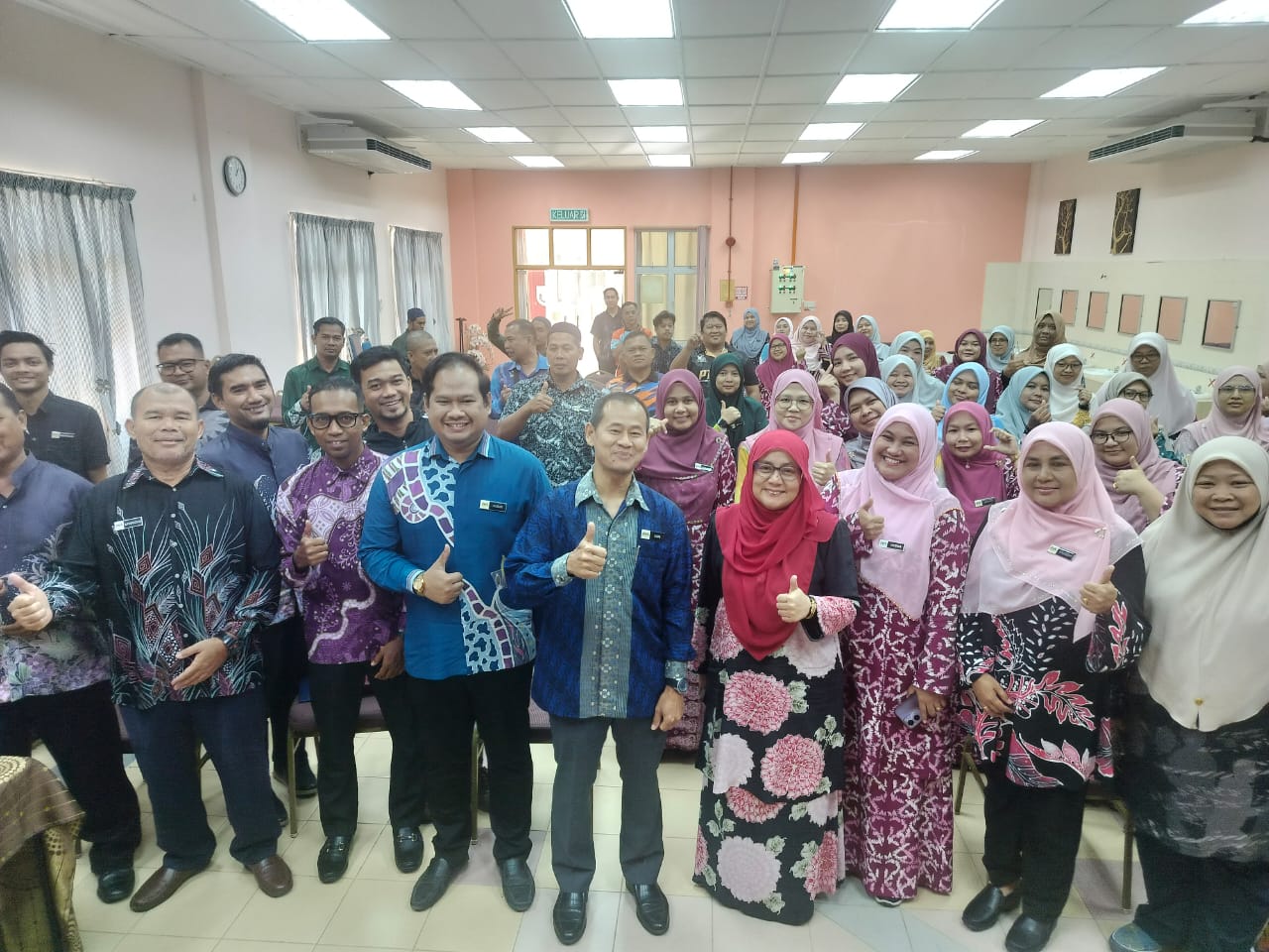 MAJLIS PERJUMPAAN PEGAWAI DAN KAKITANGAN IKBN WAKAF TAPAI BERSAMA PENGARAH