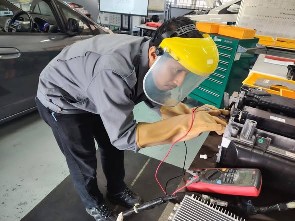 PROGRAM PENINGKATAN KEMAHIRAN PEGAWAI BAHAGIAN PENYELENGGARAAN KERETA ELEKTRIK MELALUI SIJIL KEMAHIRAN MALAYSIA (SKM)