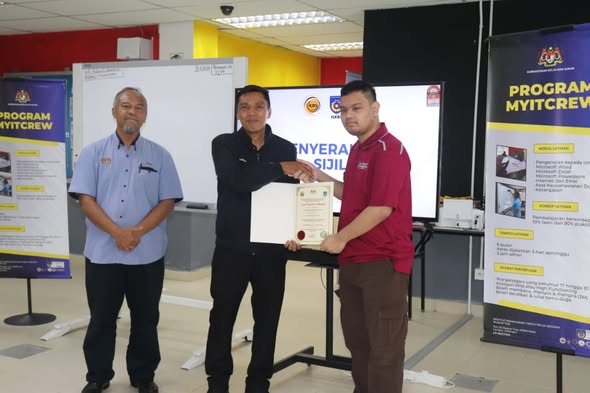 Majlis Penyerahan Sijil Tamat Latihan Program MY ITCREW@ILKBS Sesi 2/2025