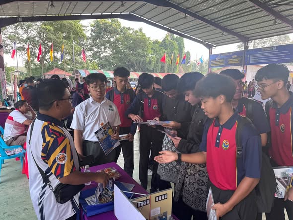 IKTBN DUSUN TUA DI PAMERAN PENGAJIAN TINGGI SMK PERIMBUN