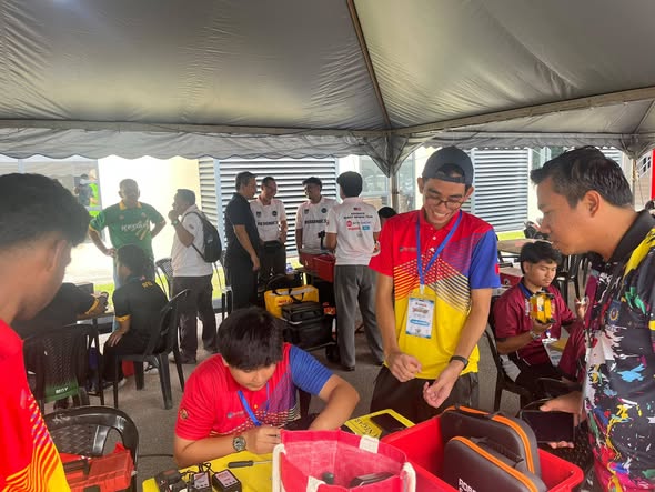 TAHNIAH PASUKAN ROBOT DUSUN TUA (DT RoTEAM) ATAS PENCAPAIAN DI YOUTH ROBOT CHALLENGE (Y-ROBOC) 2026
