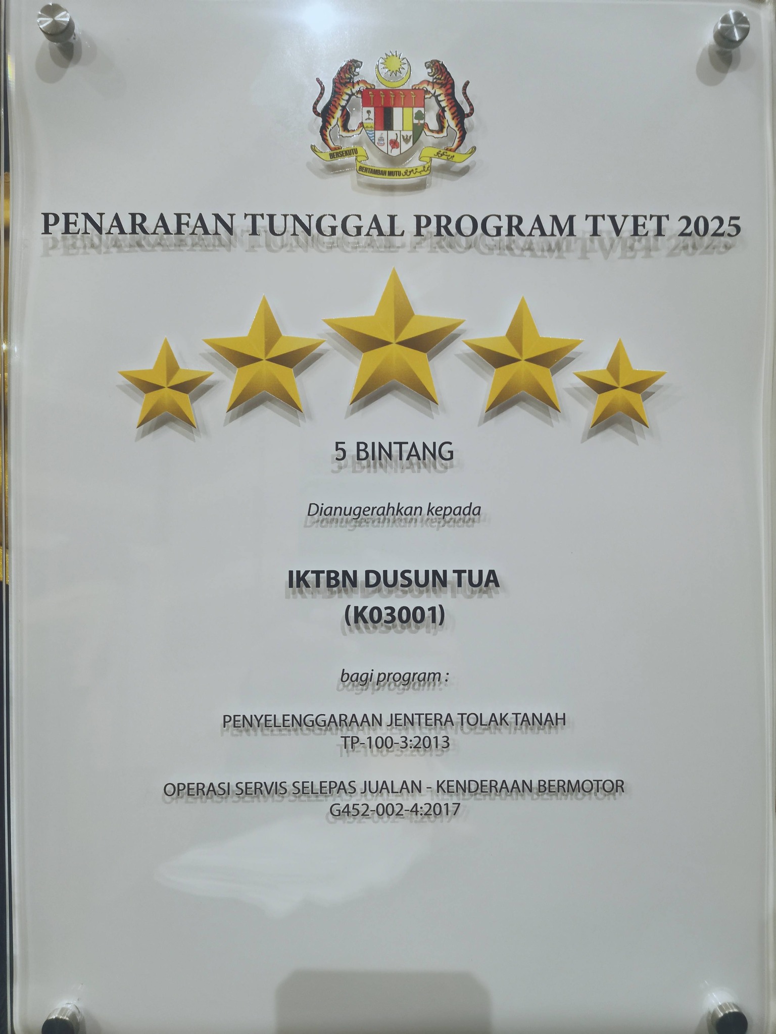 IKTBN DUSUN BERSINAR DI MAJLIS ANUGERAH INSTITUSI TVET 5 BINTANG 