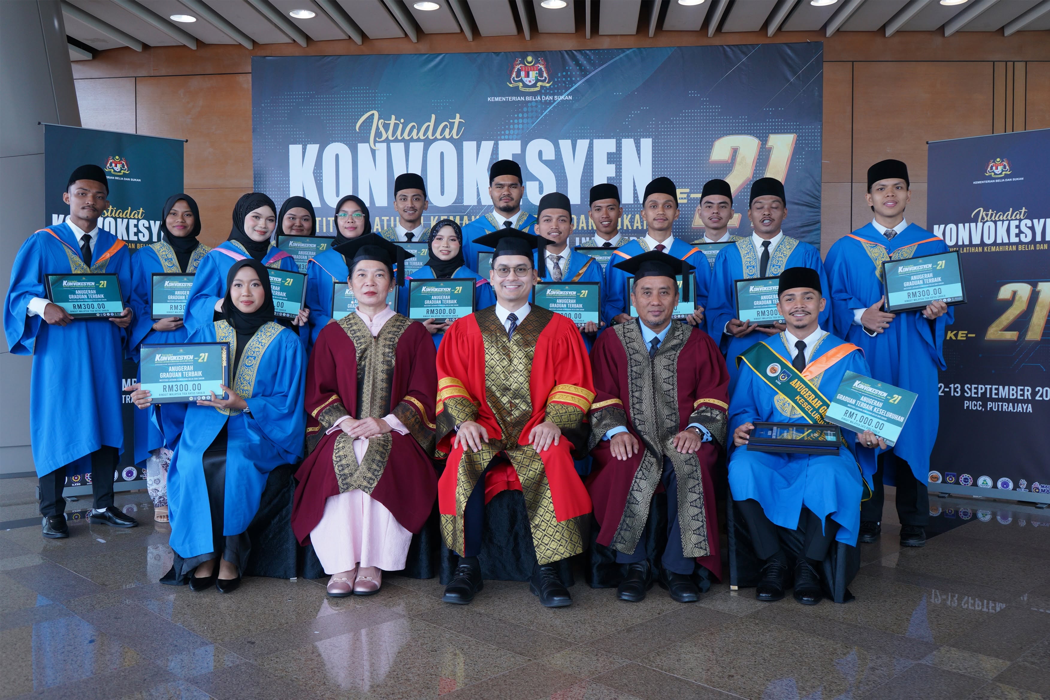 TAHNIAH 16 GRADUAN TERBAIK ILKBS 2026