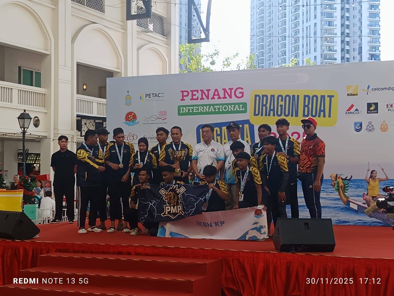 PASUKAN DRAGON BOAT IKBN KUALA PERLIS UNGGUL DI PERSADA ANTARABANGSA 