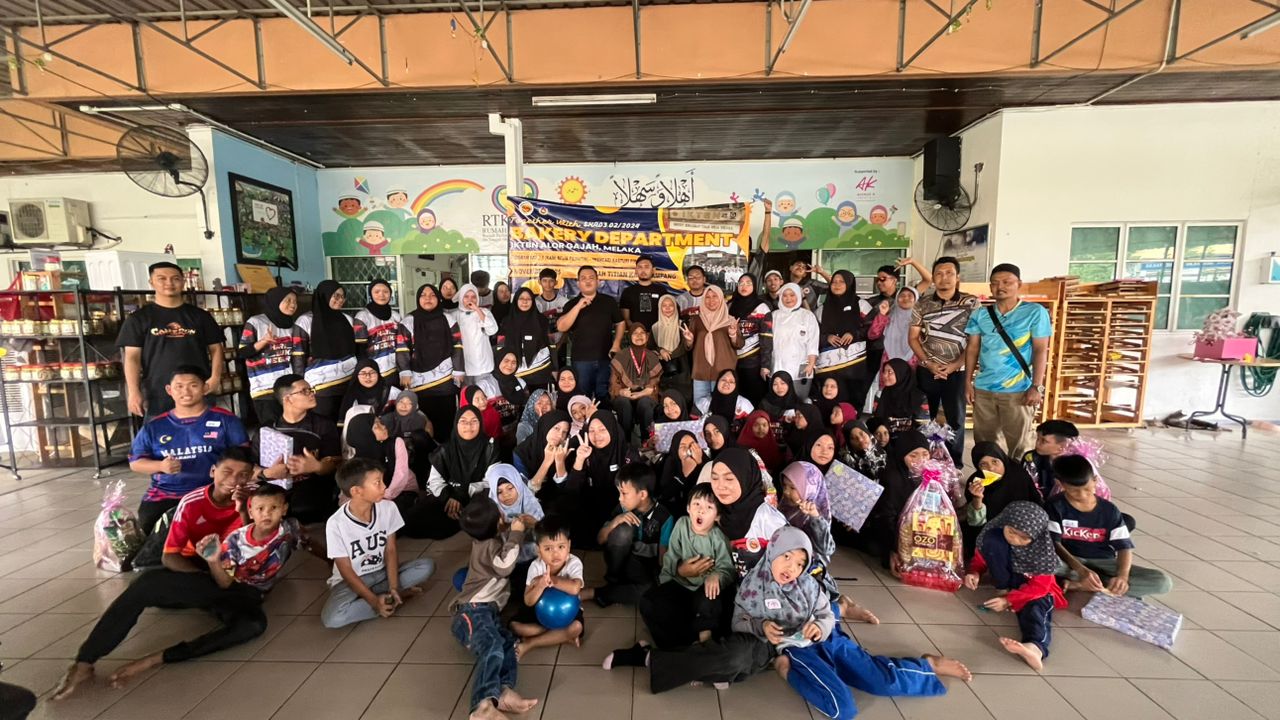  Pelajar Penyediaan Roti dan Penjaga Jentera Elektrik  Santuni Penghuni  Rumah Titian Kaseh Ampang