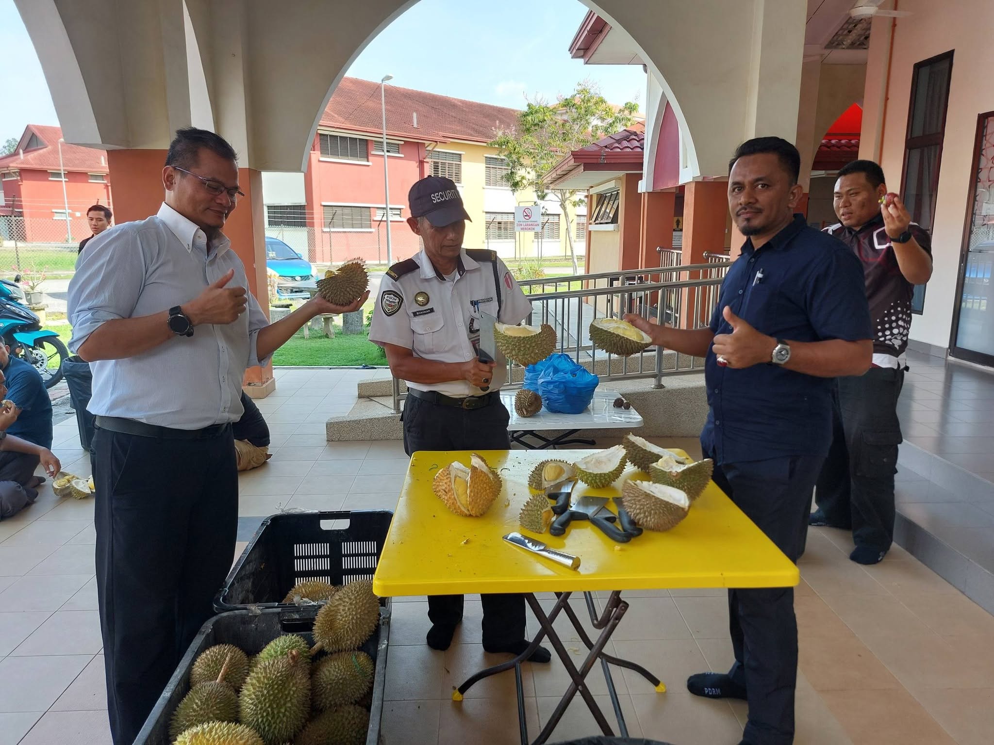 Jamuan Buah-Buahan Tempatan Eratkan Silaturahim Warga IKBN Bandar Penawar