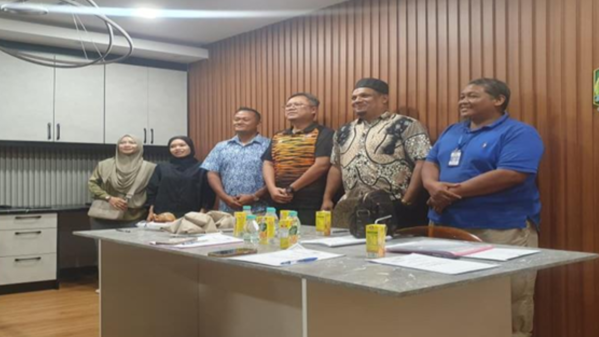 LAWATAN PERBINCANGAN AKHIR MoU IKSN KUALA LANGAT KE SYARIKAT BUDI HOME DECO