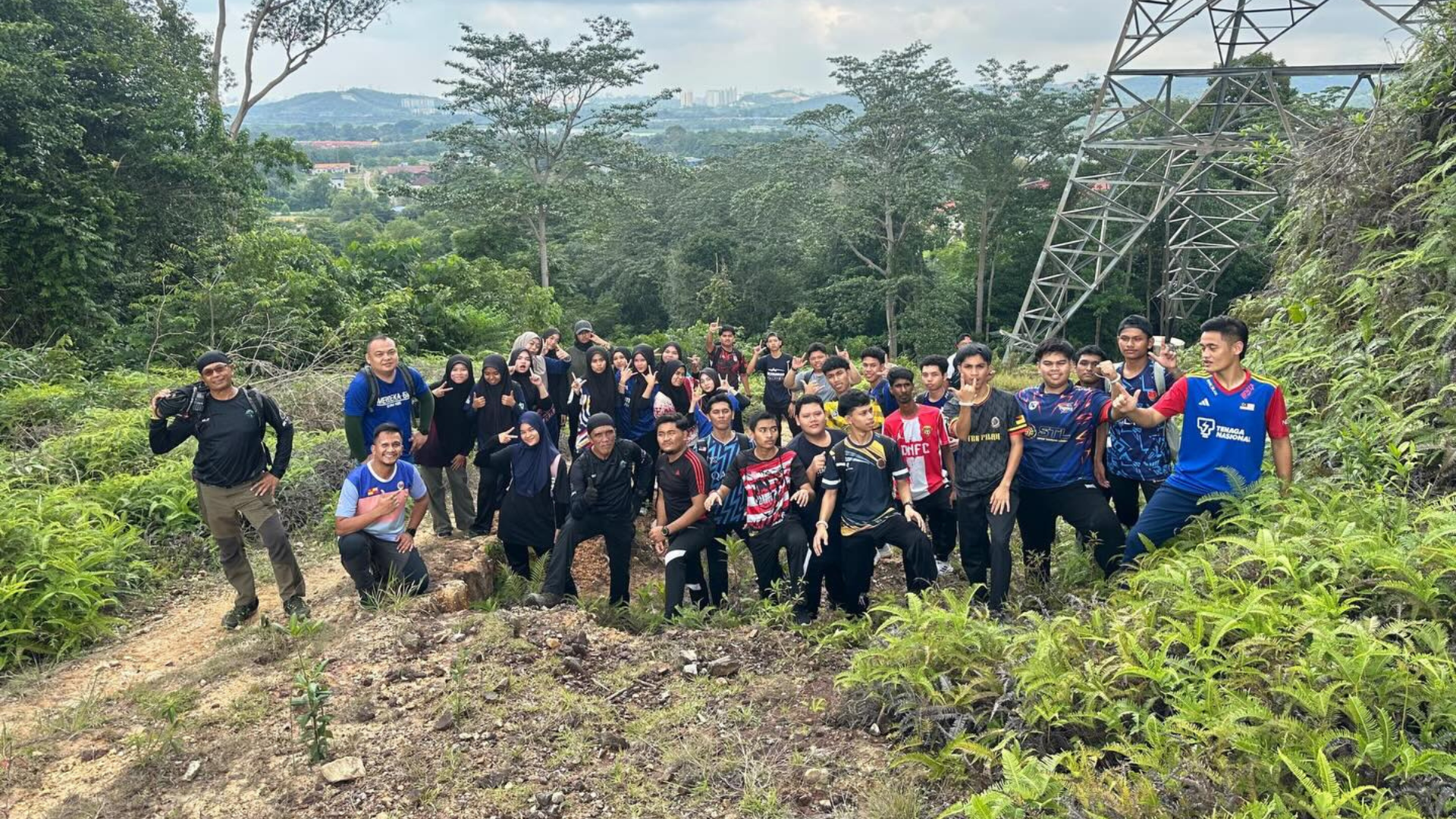 Penjelajahan Lasak IKSN Bentuk Jati Diri Pelajar