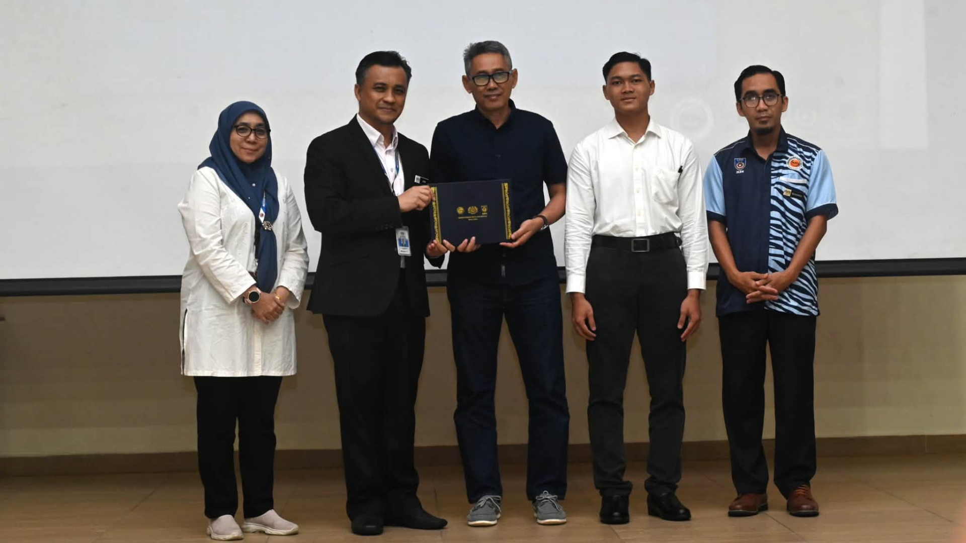 TAKLIMAT IBU BAPA DAN PENDAFTARAN PELAJAR BAHARU SESI 2/2026 IKSN