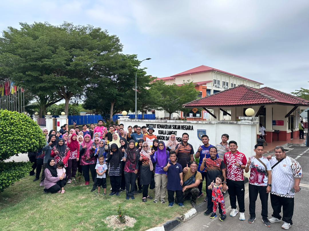 Gotong Royong IKSN Sempena Hari Cuci Malaysia