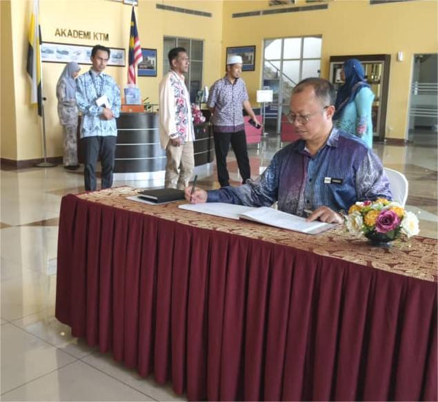 KUNJUNG HORMAT KE AKADEMI KTM (MyRA) BATU GAJAH PERAK