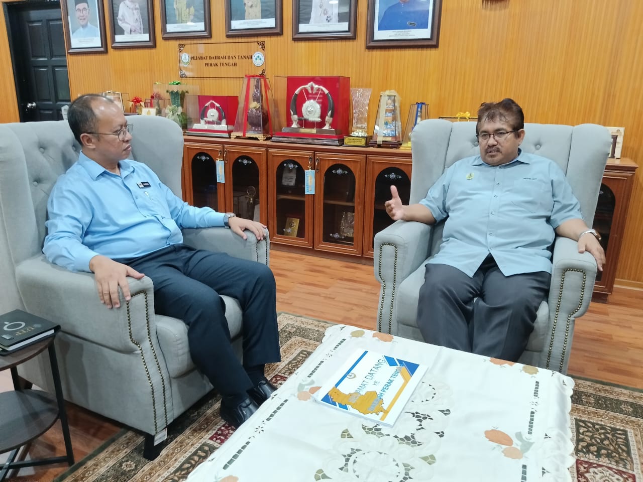 KUNJUNG HORMAT IKBN SERI ISKANDAR KE PEJABAT DAERAH DAN TANAH PERAK TENGAH