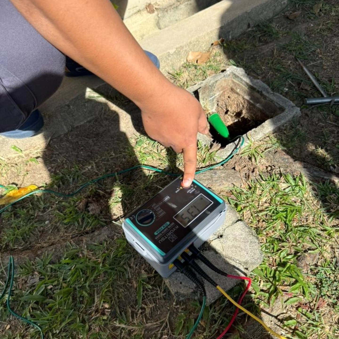 PESERTA KURSUS PENDAWAIAN ELEKTRIK SATU FASA-PW2 (PART TIME) FOKUS JALANI LATIHAN AMALI PENGUJIAN ELEKTROD BUMI