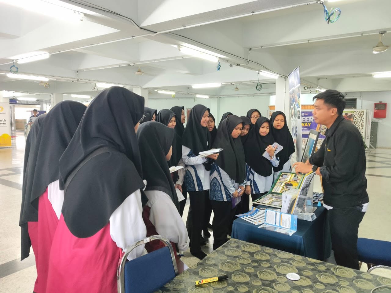 PAMERAN DAN PROMOSI DI PROGRAM CAREER TALK PATHWAY