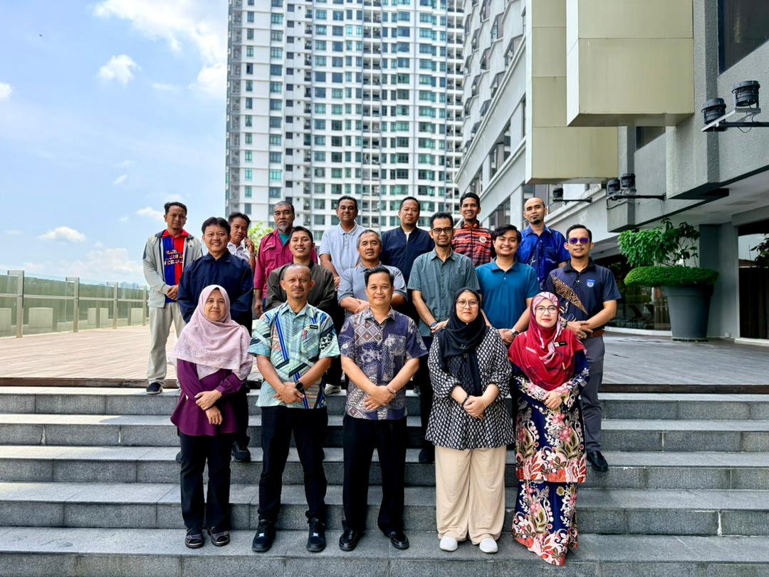 MESYUARAT KERJA PEMANTAPAN KURIKULUM DAN PENGESAHAN SOALAN PEPERIKSAAN AKHIR ILKBS BERSAMA PANEL PENGESAH TEKNIKAL (TAC) SIRI 1 TAHUN 2026 BAGI BIDANG TEKNOLOGI FESYEN DAN PAKAIAN DAN BIDANG TEKNOLOGI MEKANIKAL.