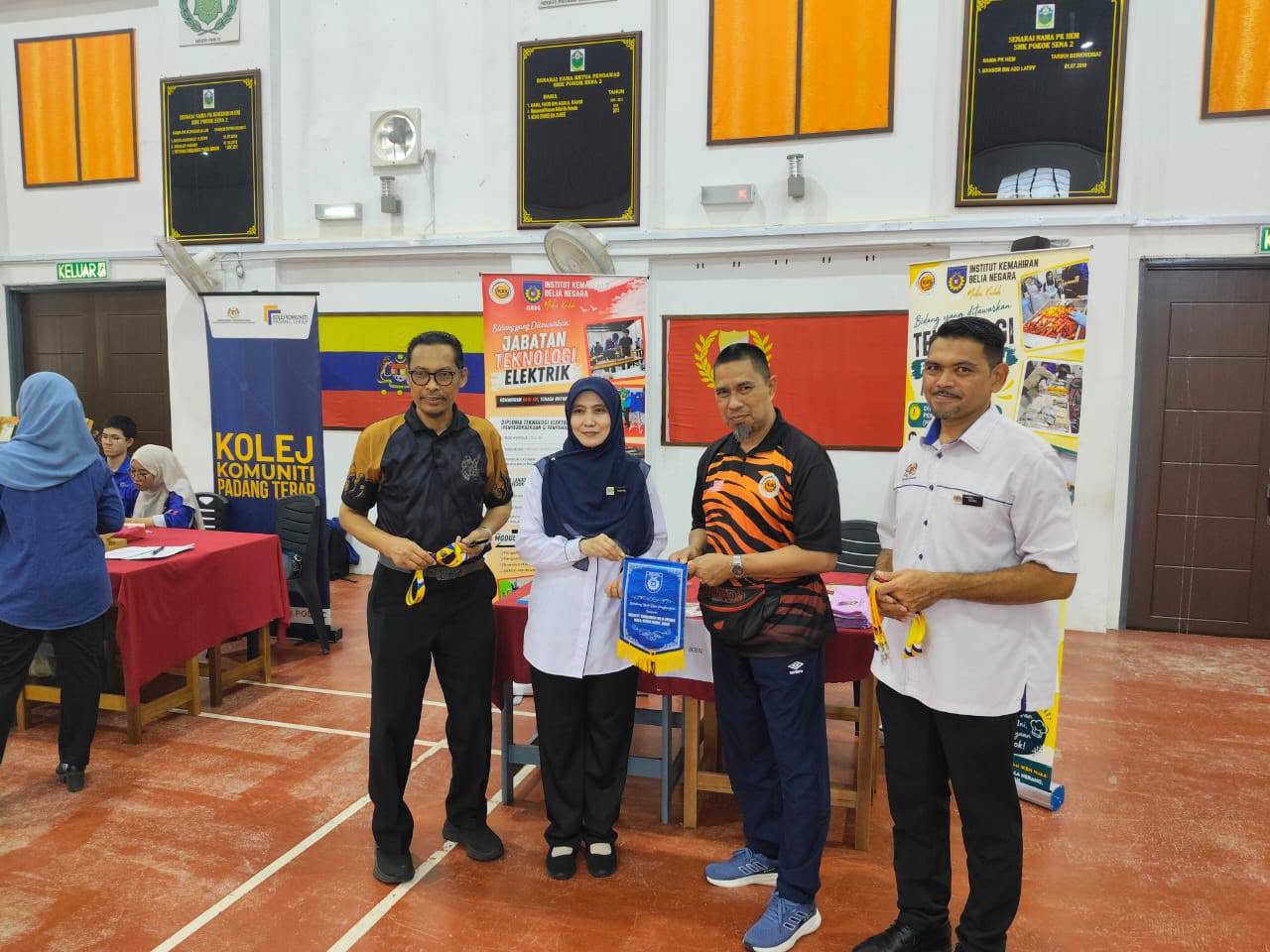 PAMERAN SEMPENA KARNIVAL KOKURIKULUM DAN KARNIVAL STEM DI SMK POKOK SENA 2