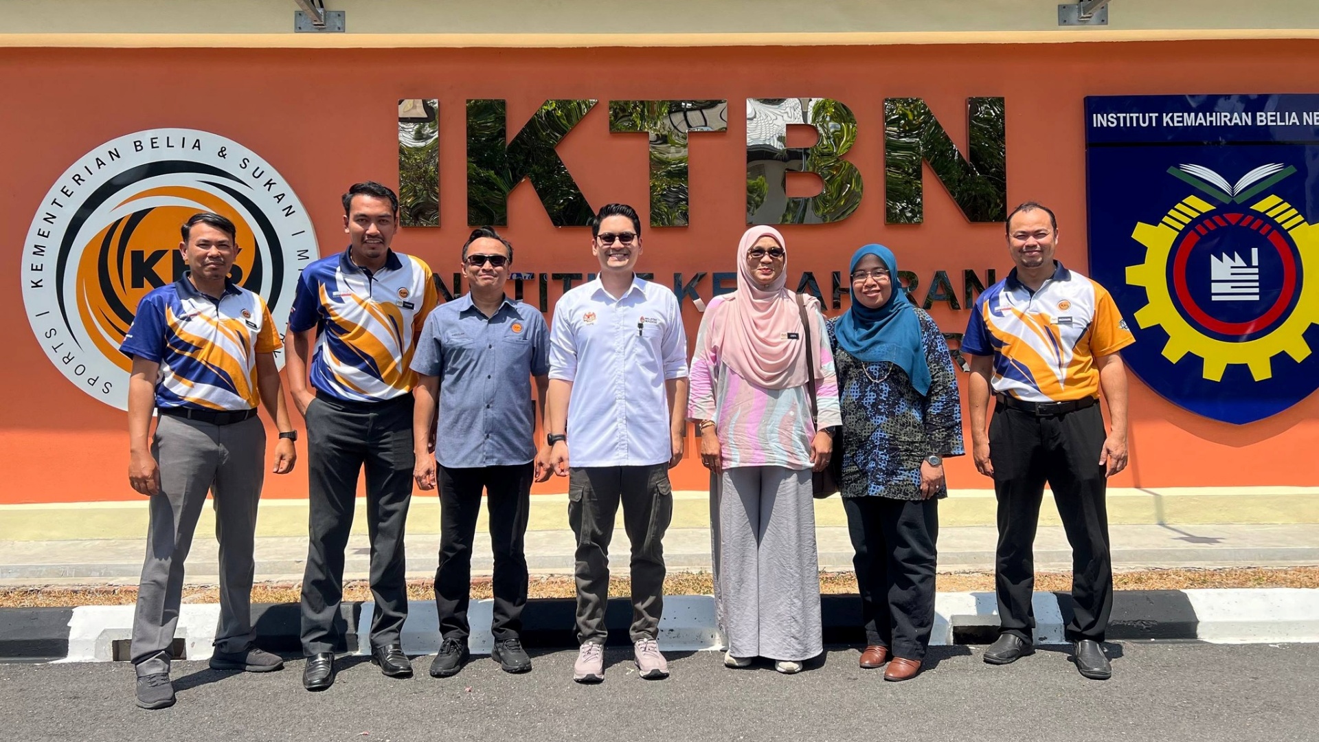 YB MENTERI BELIA DAN SUKAN SANTUNI WARGA IKTBN BUKIT MERTAJAM