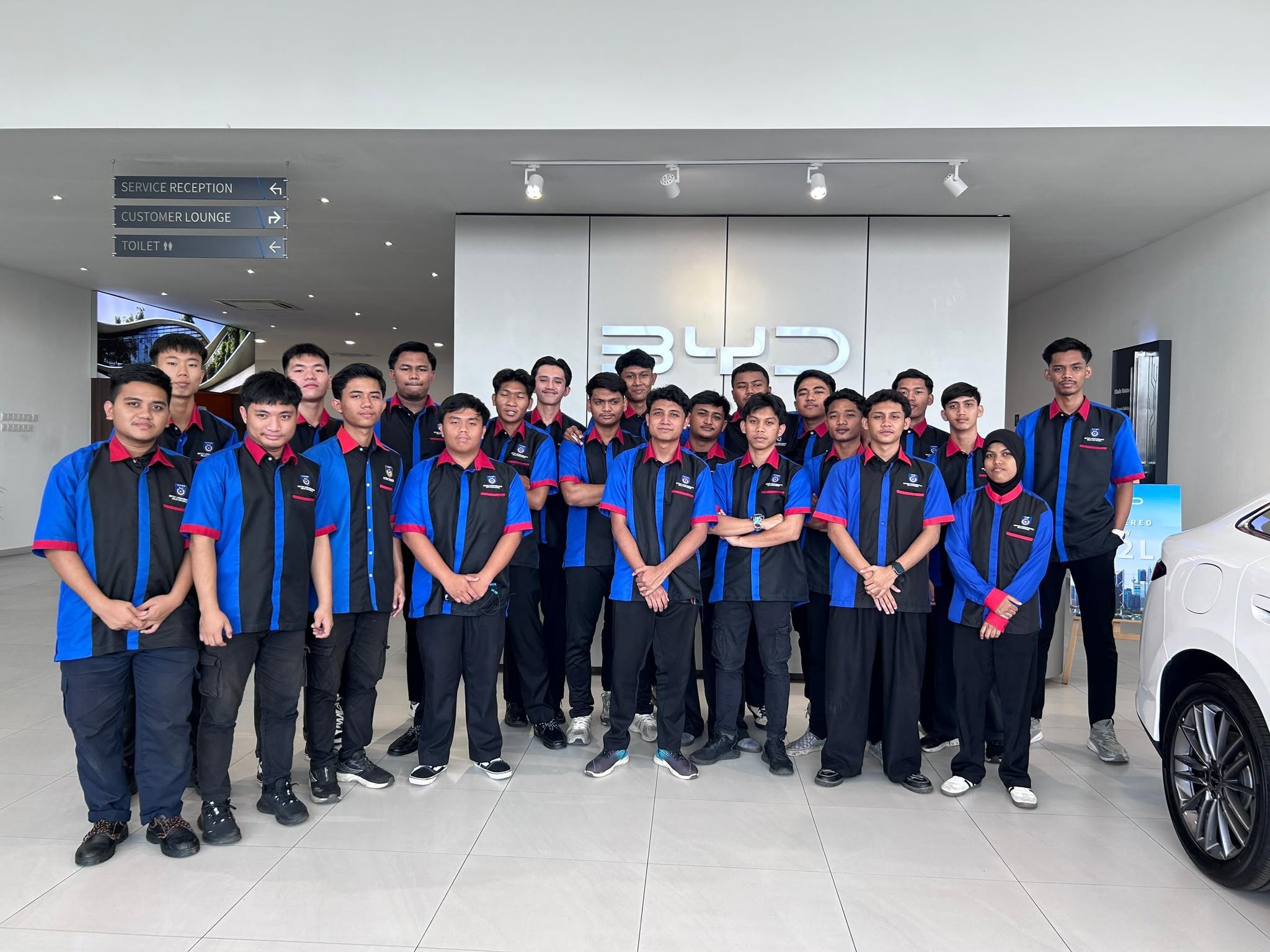 Pelajar IKTBN Chembong Dalami Teknologi EV Melalui Lawatan Industri
