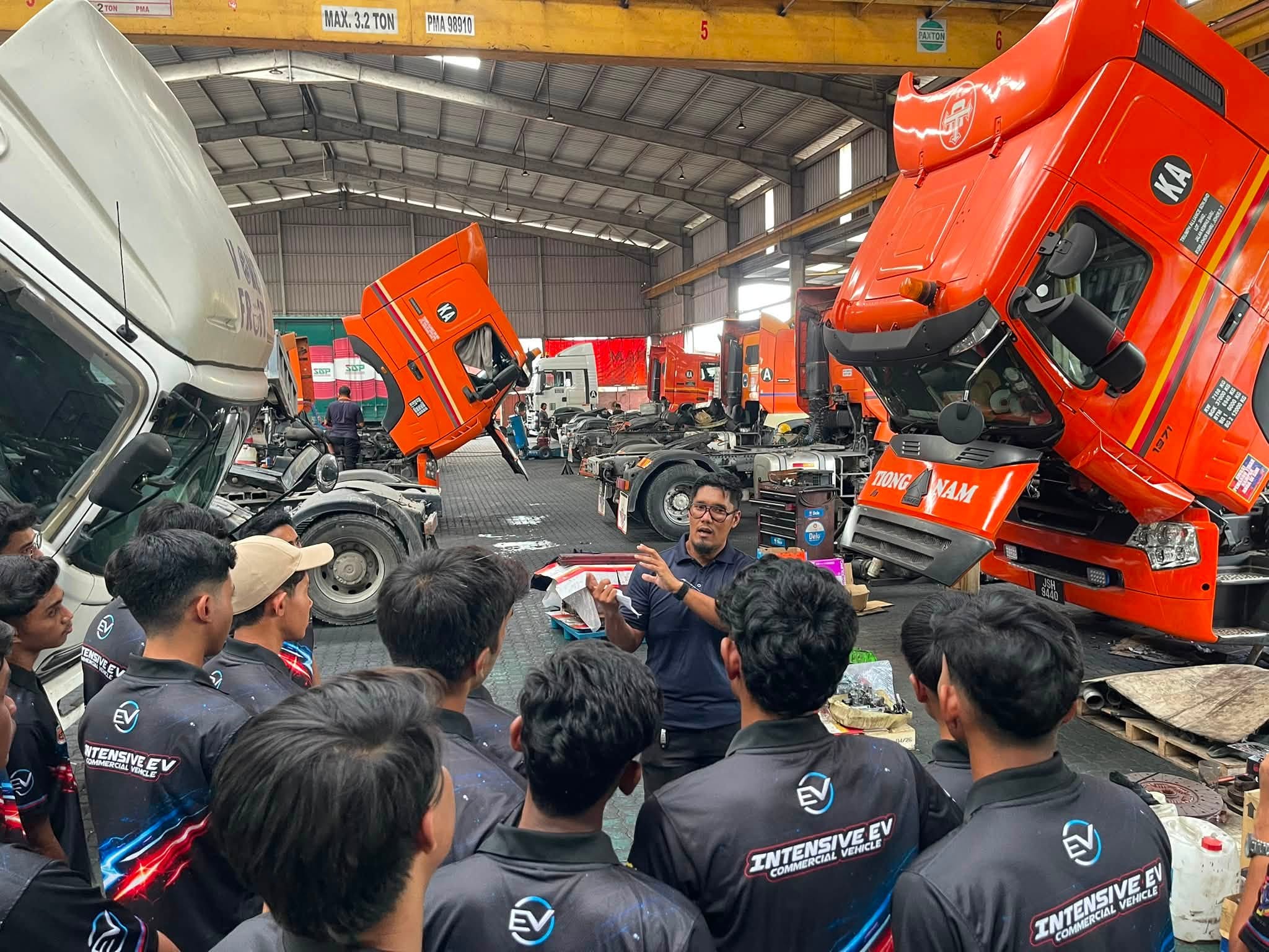 Pelajar Dalami Teknologi Kenderaan Komersial Melalui Lawatan Industri