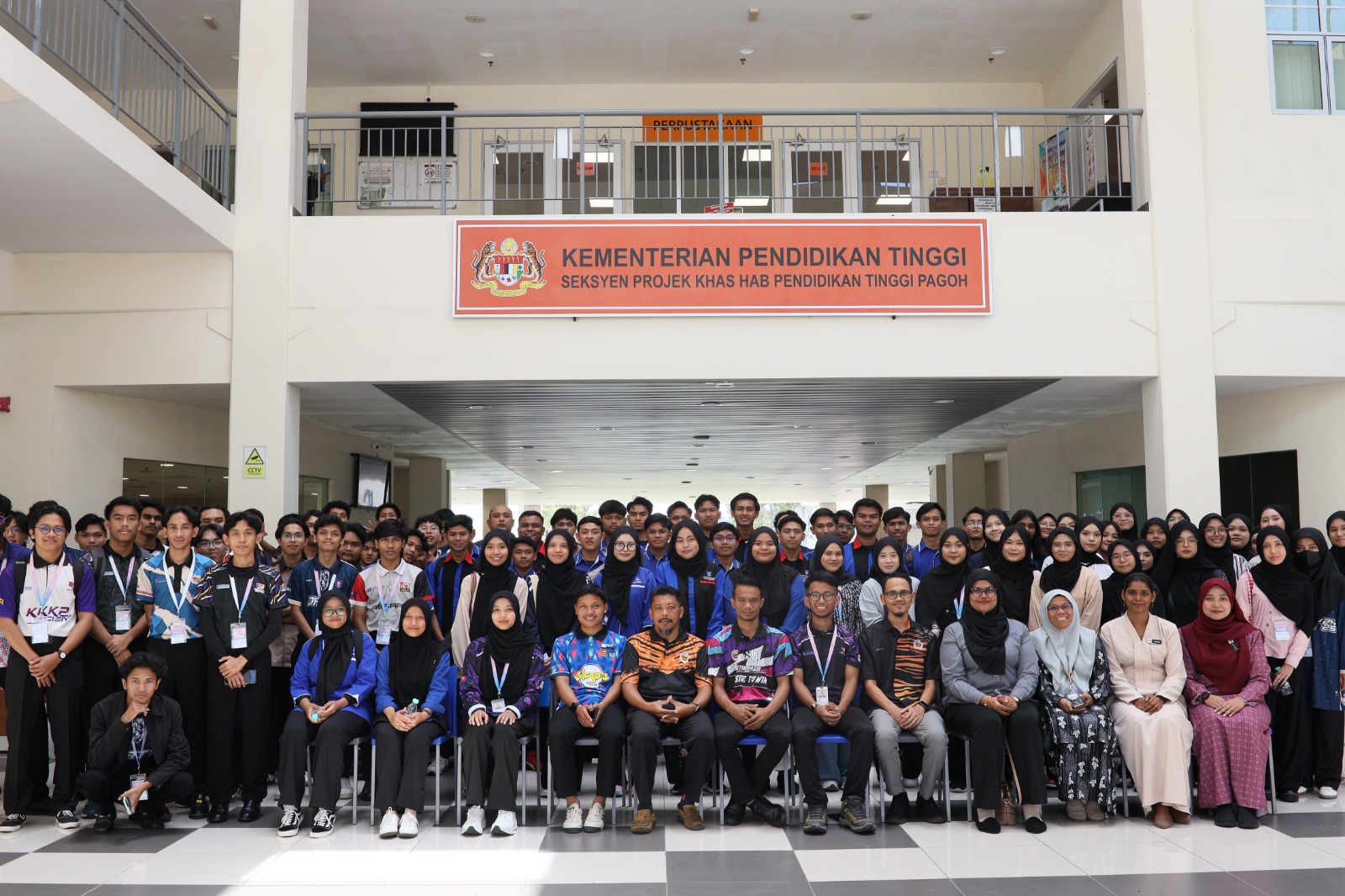 KURSUS ASAS PERISIAN SEBAGAI PERKHIDMATAN (CANVA)