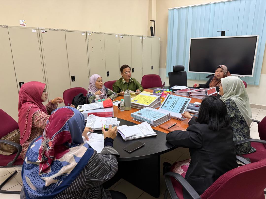 MESYUARAT PEMBUKAAN PPB, PPD, PP BERSAMA PPL DAN SEMAKAN PORTFOLIO.