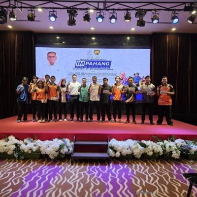 Pelajar IKBN Pekan Penerima Inisiatif Makmur Pahang Kluster Atlet Makmur