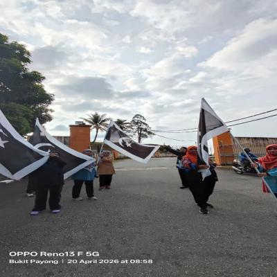 PENGIBARAN BENDERA SEMPENA ULANG TAHUN KE-64 HARI KEPUTERAAN KEBAWAH DULI YANG MAHA MULIA SULTAN TERENGGANU 