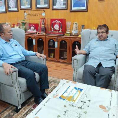 KUNJUNG HORMAT IKBN SERI ISKANDAR KE PEJABAT DAERAH DAN TANAH PERAK TENGAH