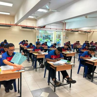 Peperiksaan Akhir ILKBS Sesi 2/2026 (Julai) kini sedang berlangsung di IKBN Jitra dari 20 hingga 23 Julai 2026. 📚
