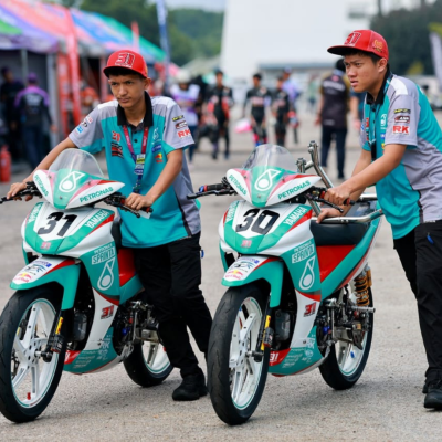 PELAJAR IKSN TERLIBAT SEBAGAI JURUTEKNIK PETRONAS YAMAHA 31 RACING